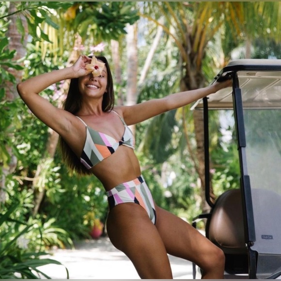 Billabong 🌸 Knotted Trilet Bikini Top | Rise Bottoms - Picture 3 of 16